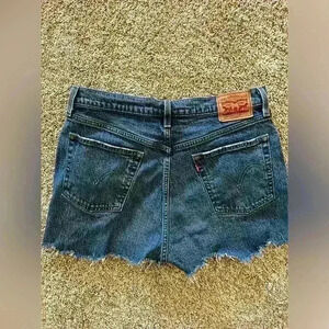 Levi’s 501 Cut off jean shorts Torn up bottom Levi’s 31 waist